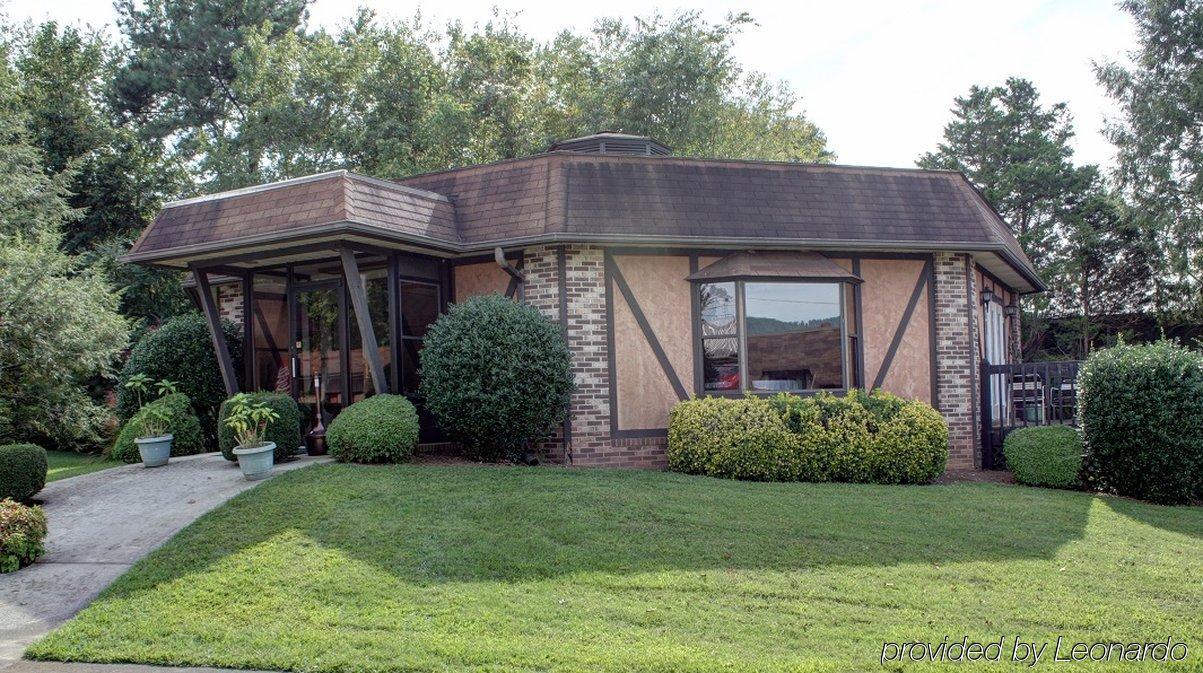 Highland Manor Inn