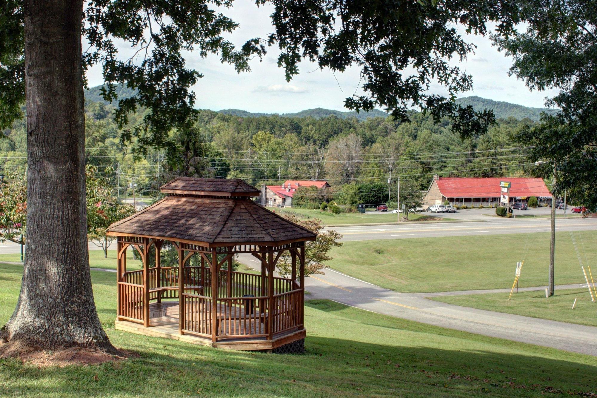 Inn Highland Manor Townsend